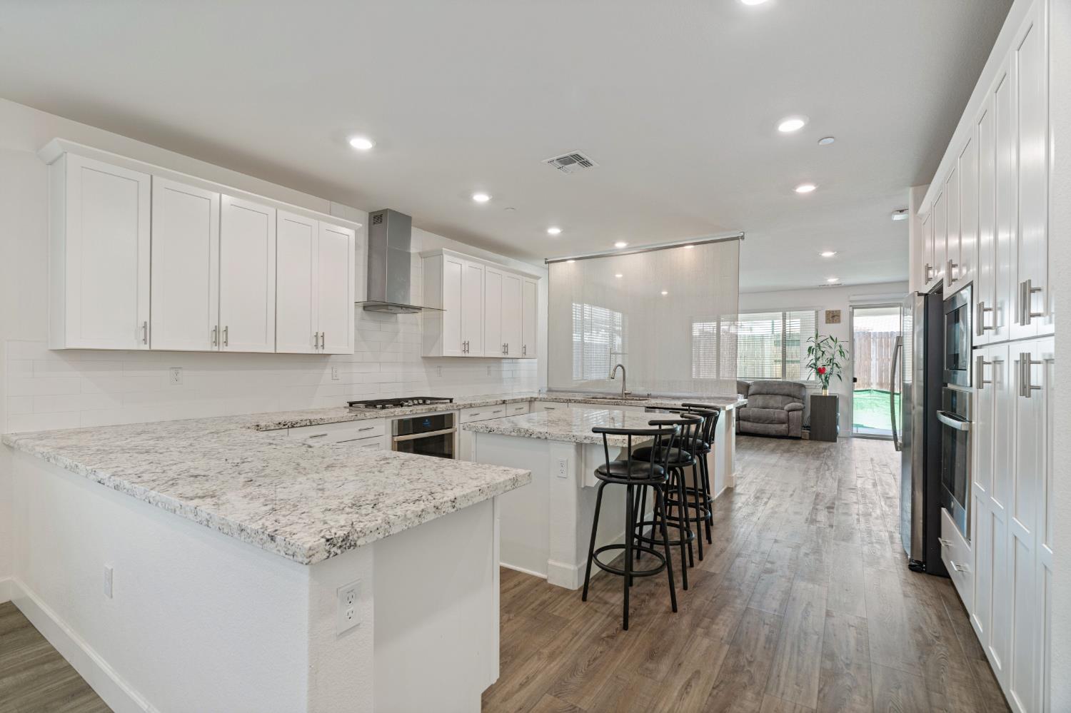 1032 W Sebaga st