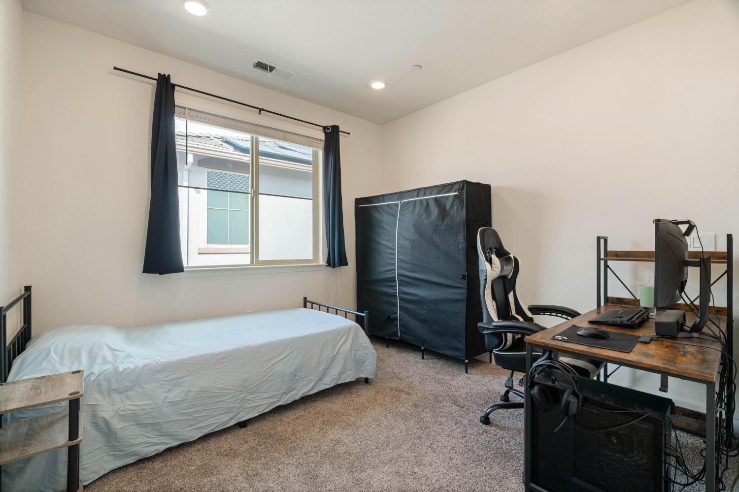 1032 W Sebaga st