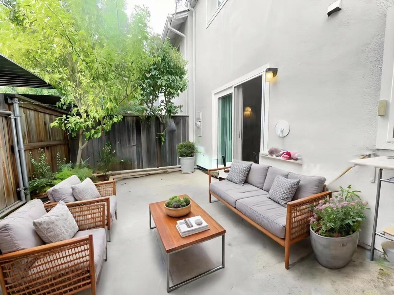 4016 Knoll Top Court