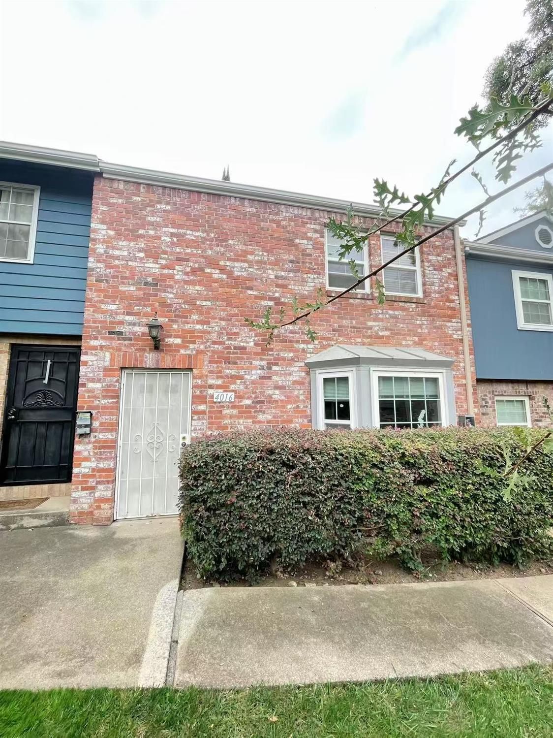 4016 Knoll Top Court