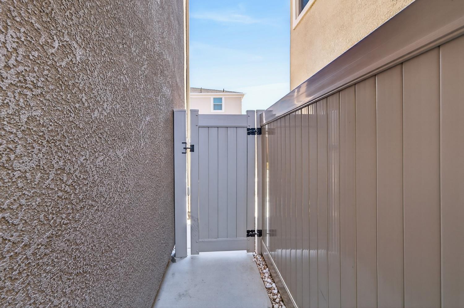 7450 Clear Lake Alley