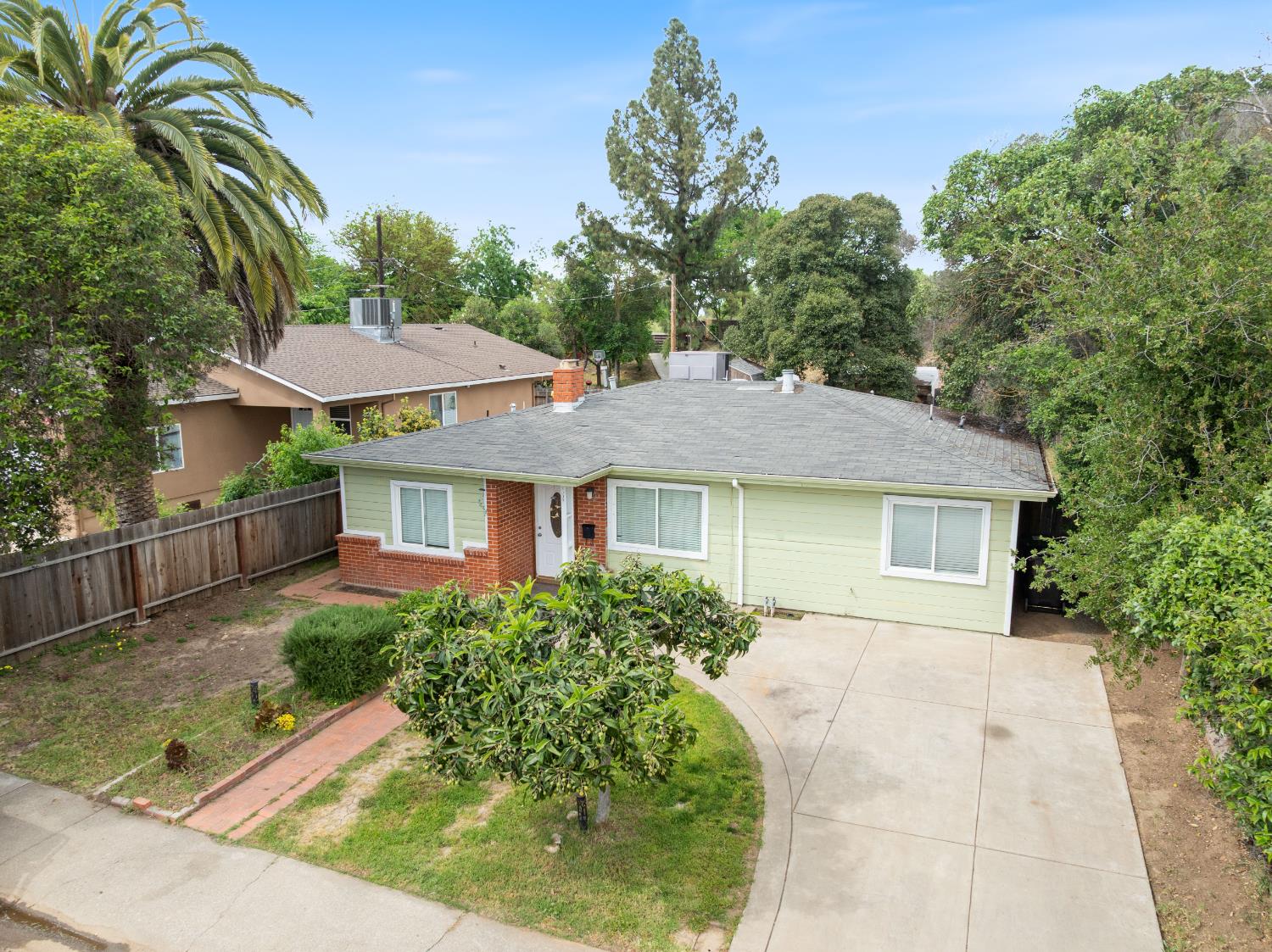 1739 La Jolla Drive