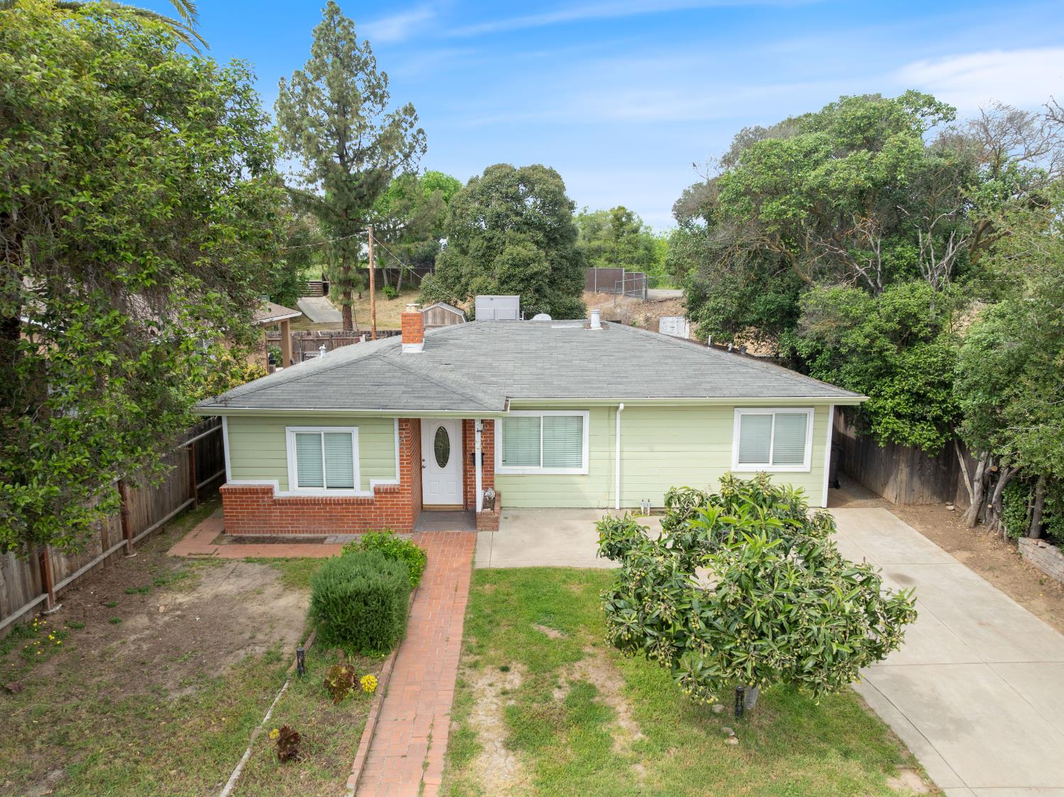 1739 La Jolla Drive