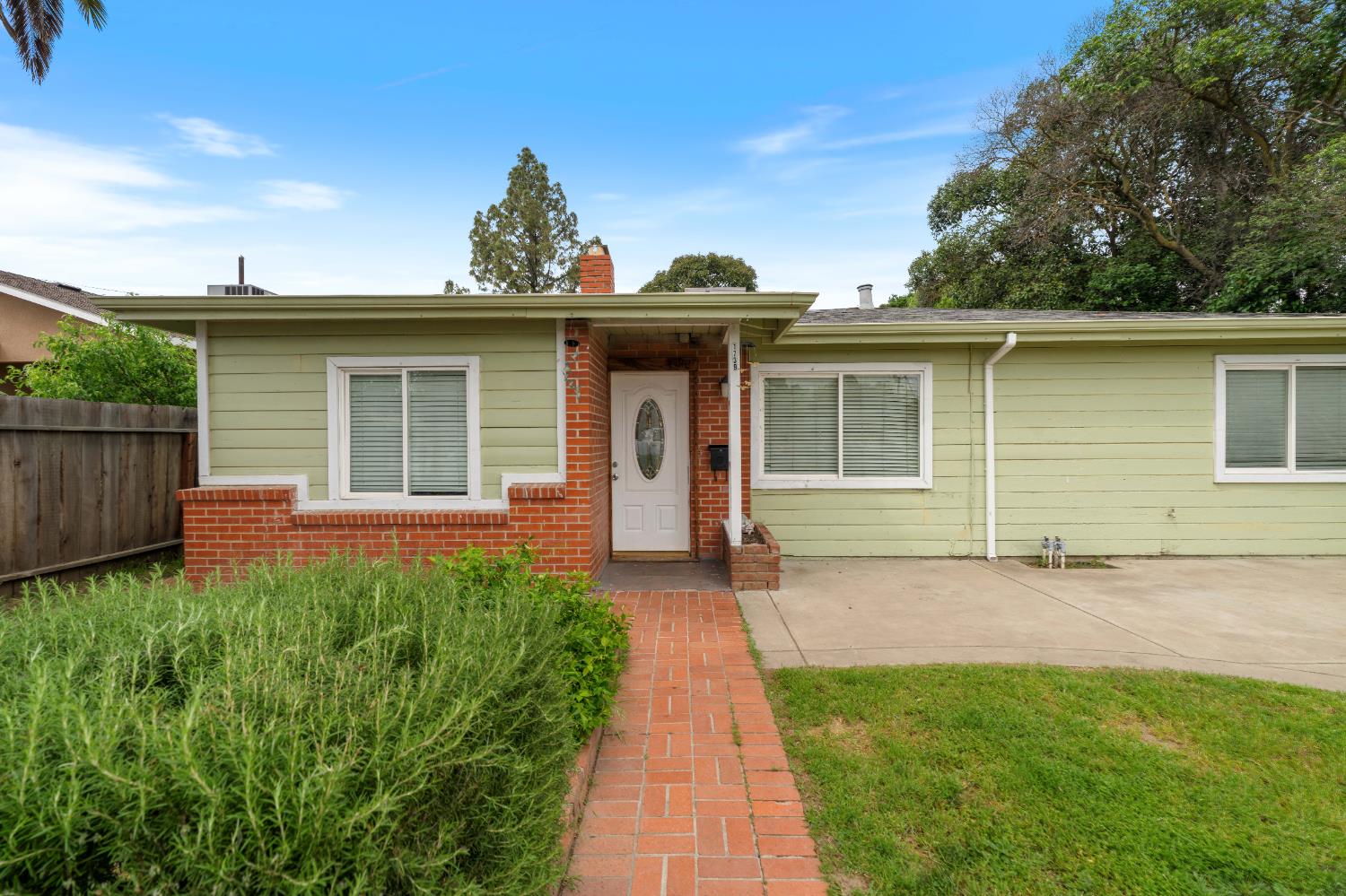 1739 La Jolla Drive