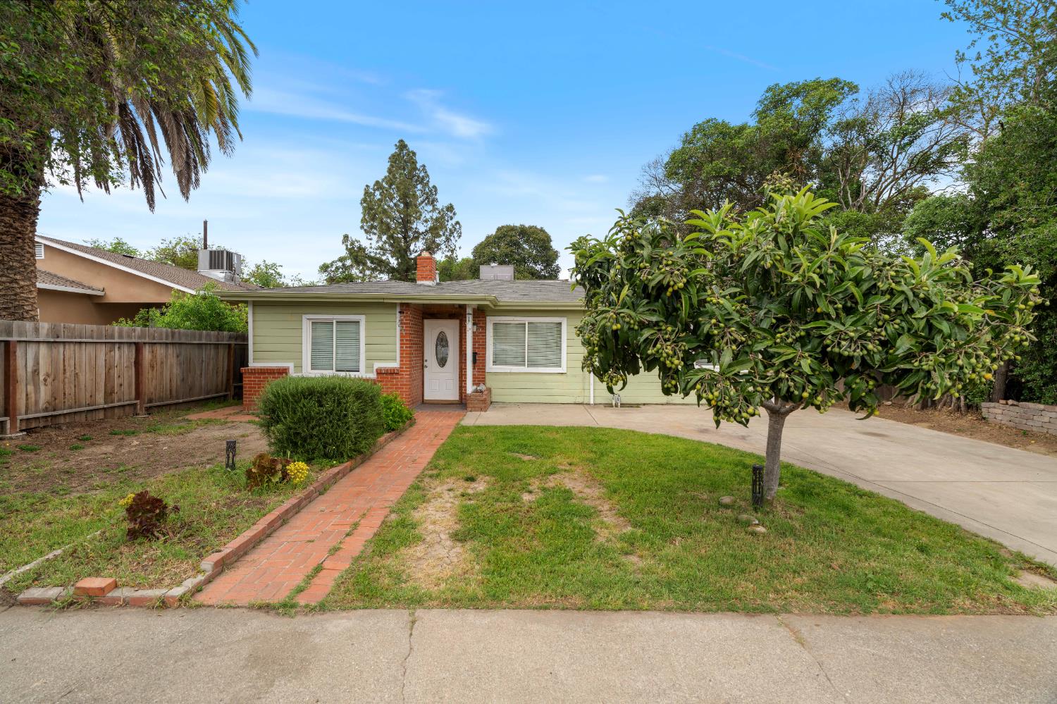 1739 La Jolla Drive