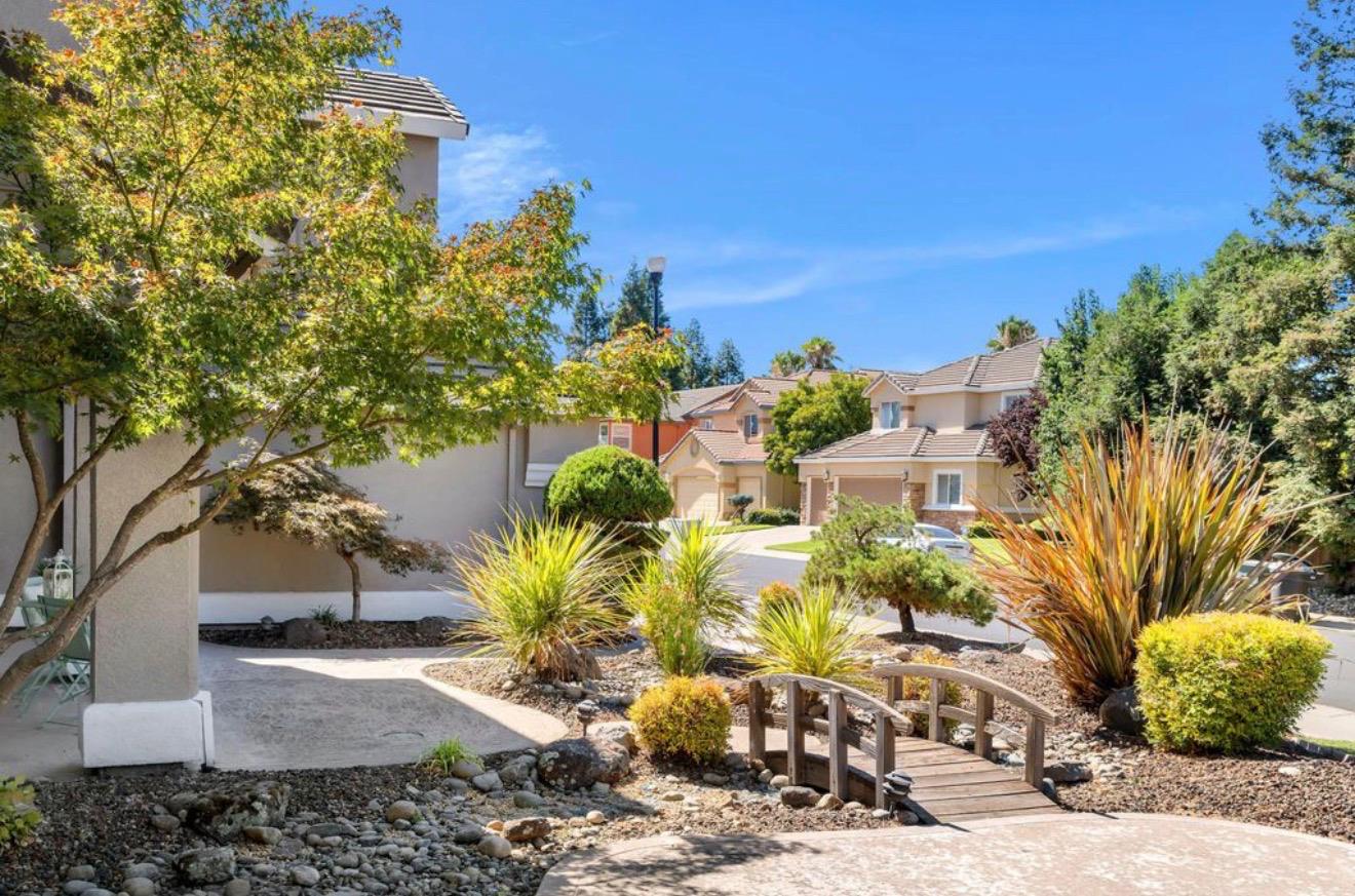 3240 Hopscotch Way