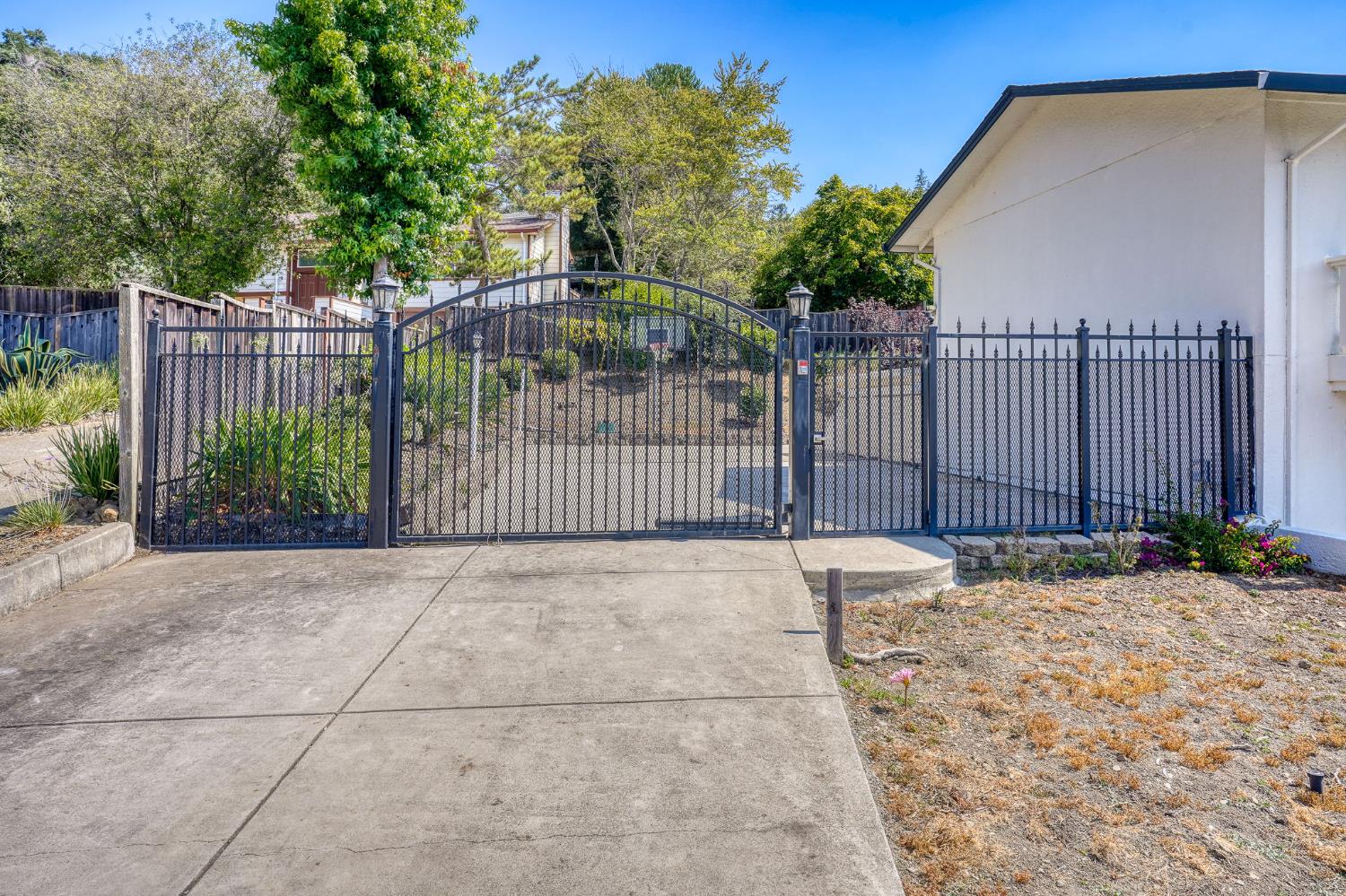 3390 Pinewood Court