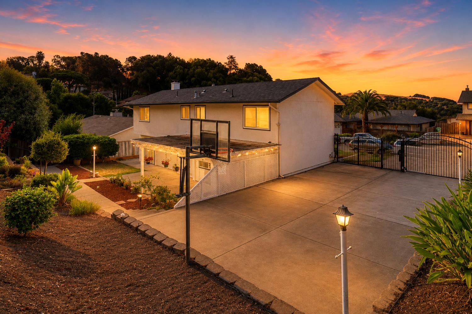 3390 Pinewood Court