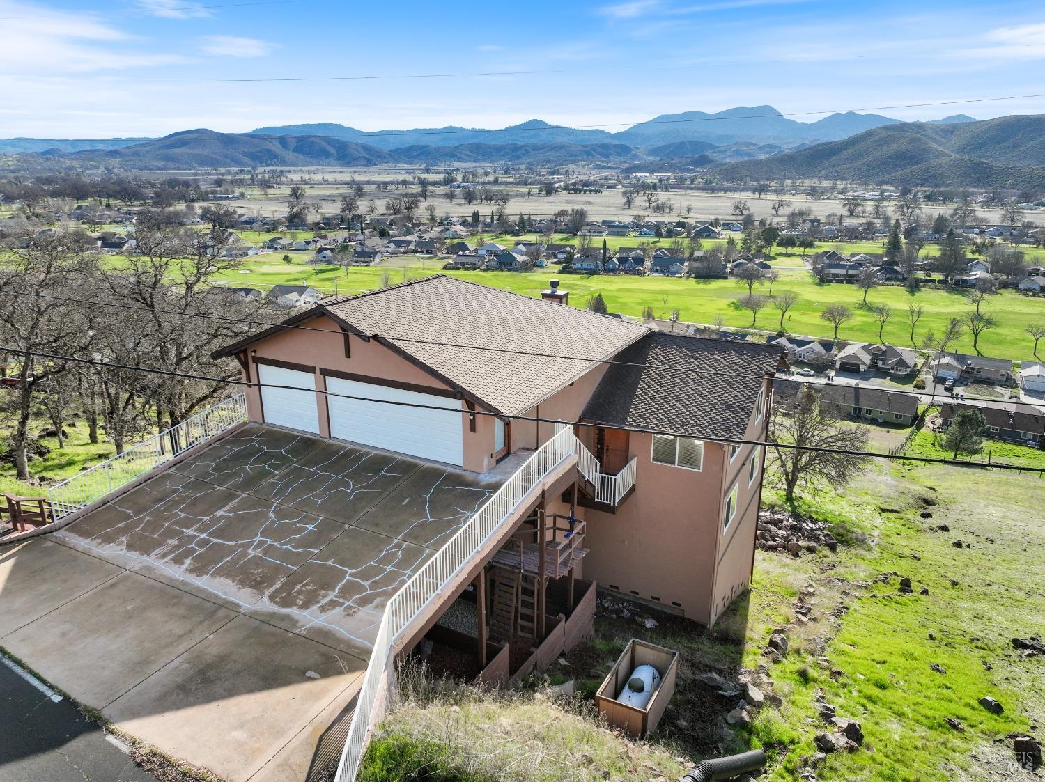 18699 Lakeridge Circle