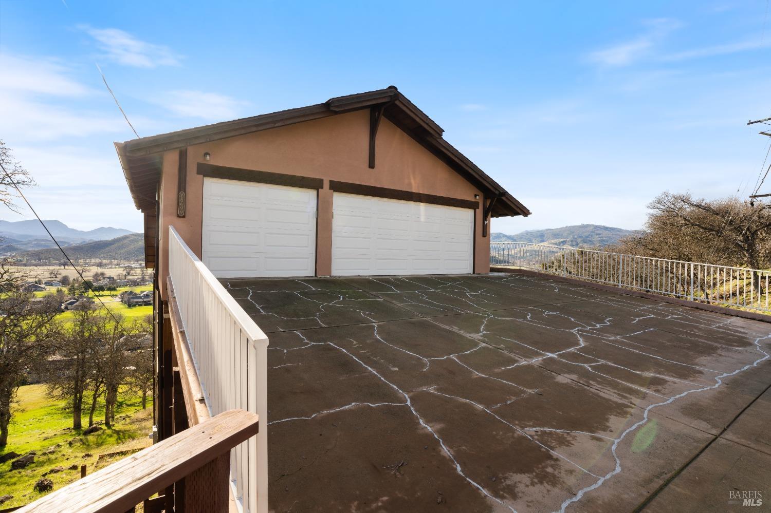 18699 Lakeridge Circle