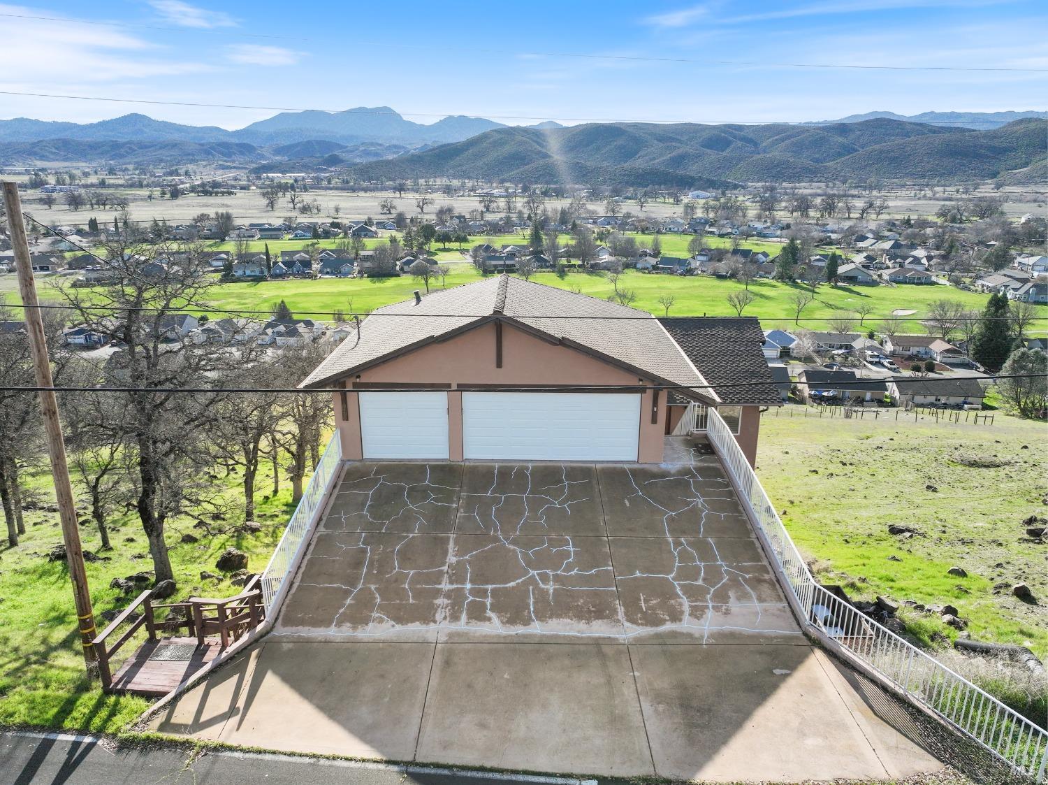 18699 Lakeridge Circle
