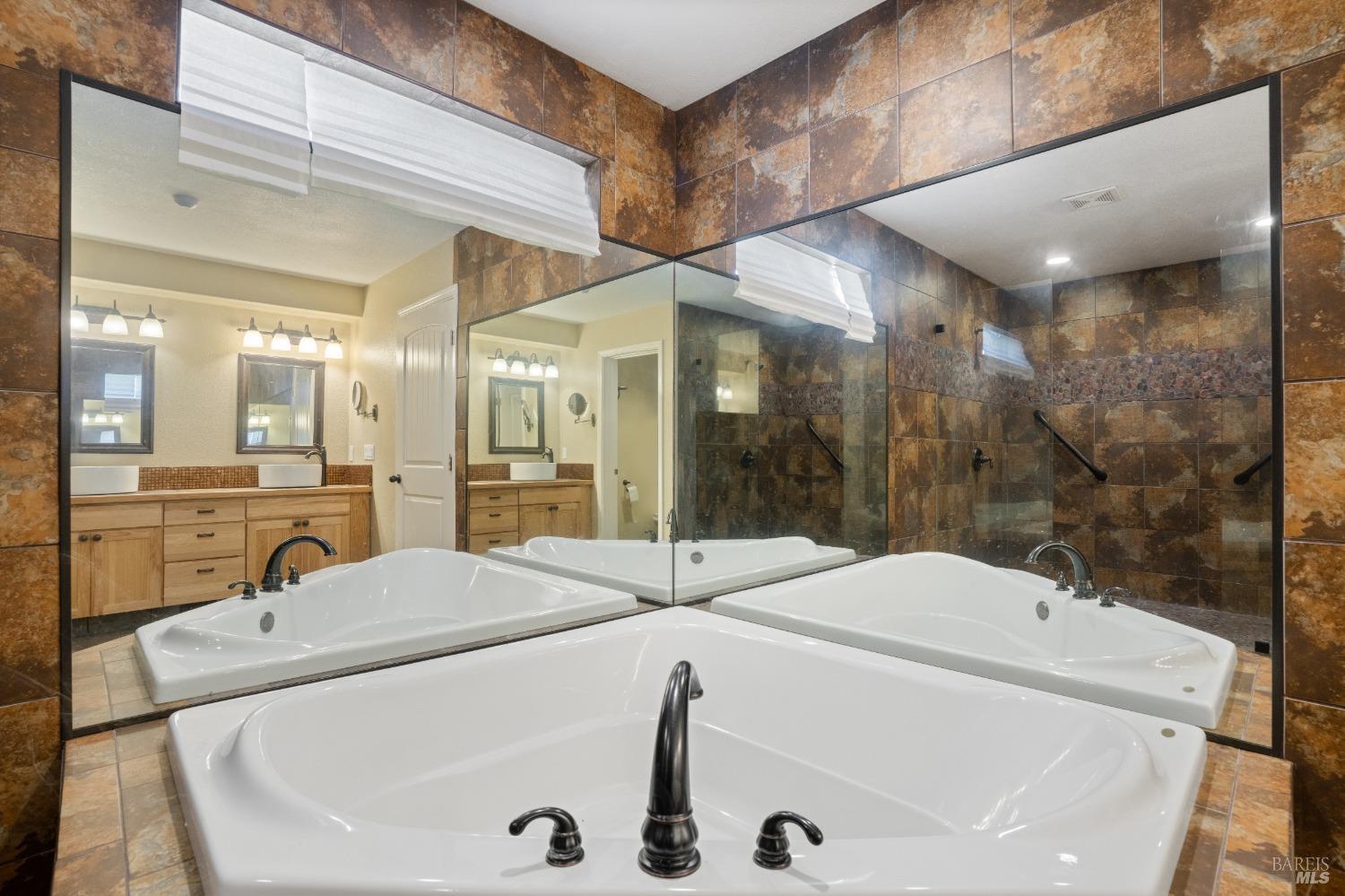 18699 Lakeridge Circle