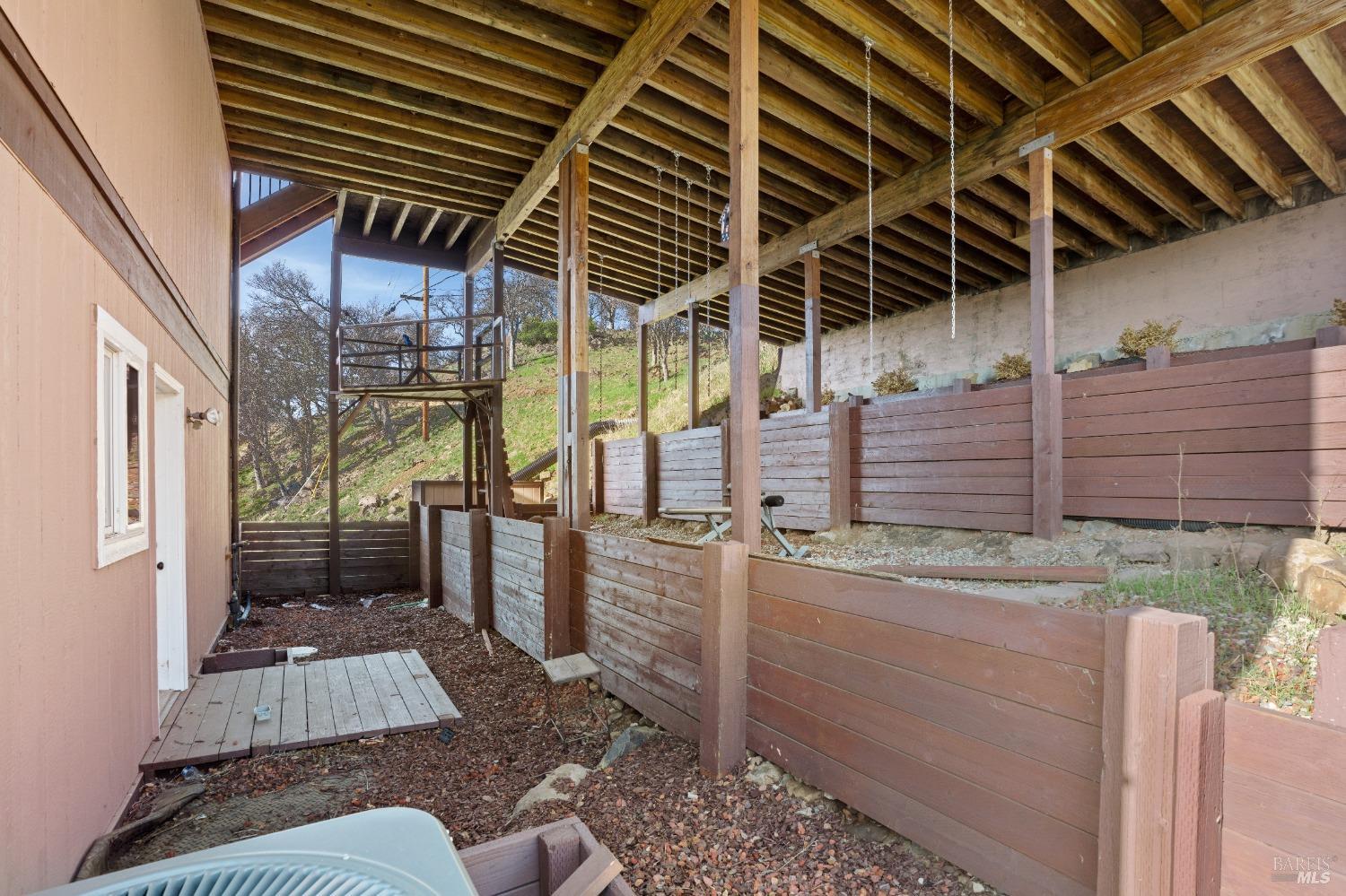 18699 Lakeridge Circle