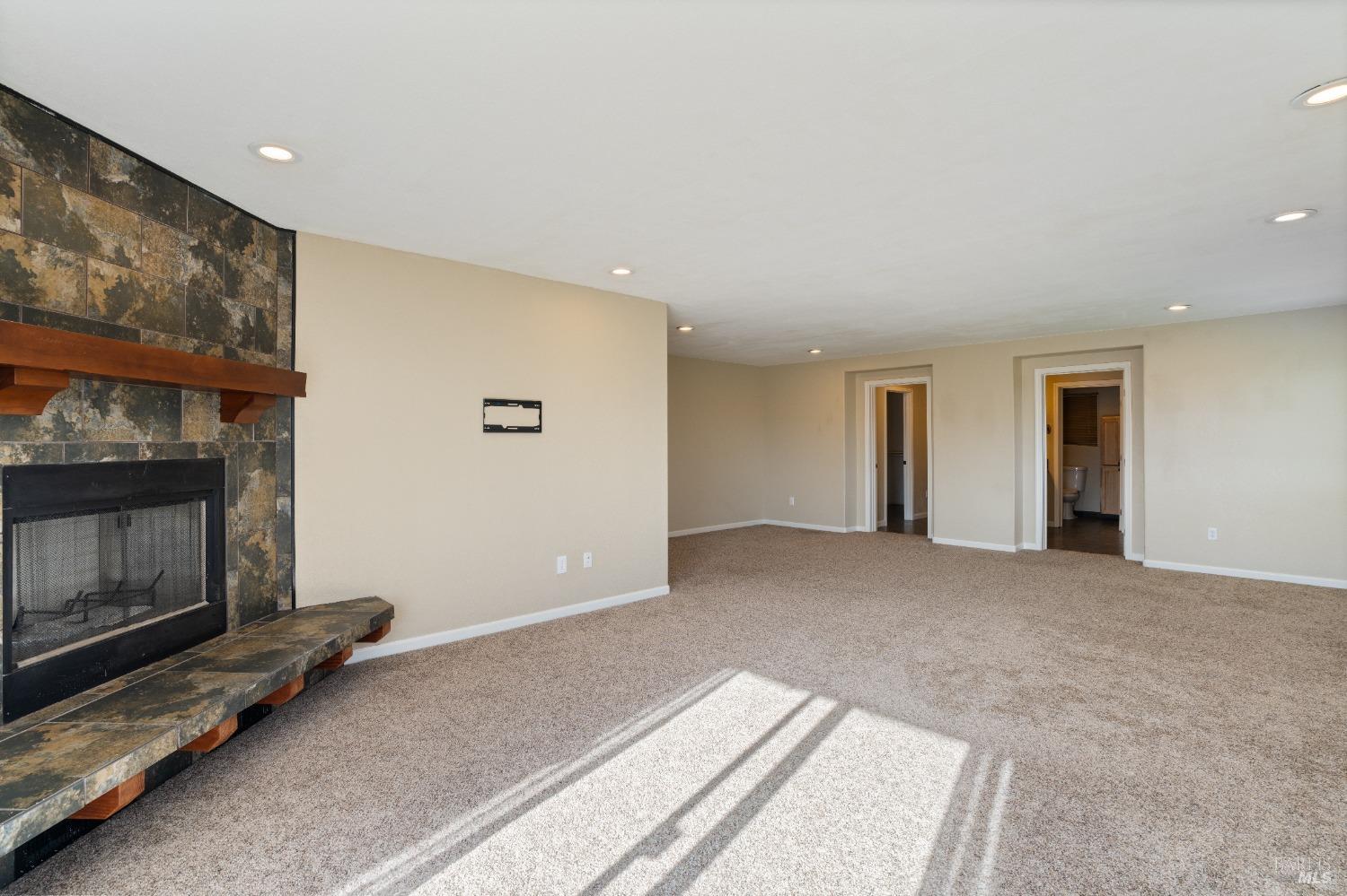 18699 Lakeridge Circle