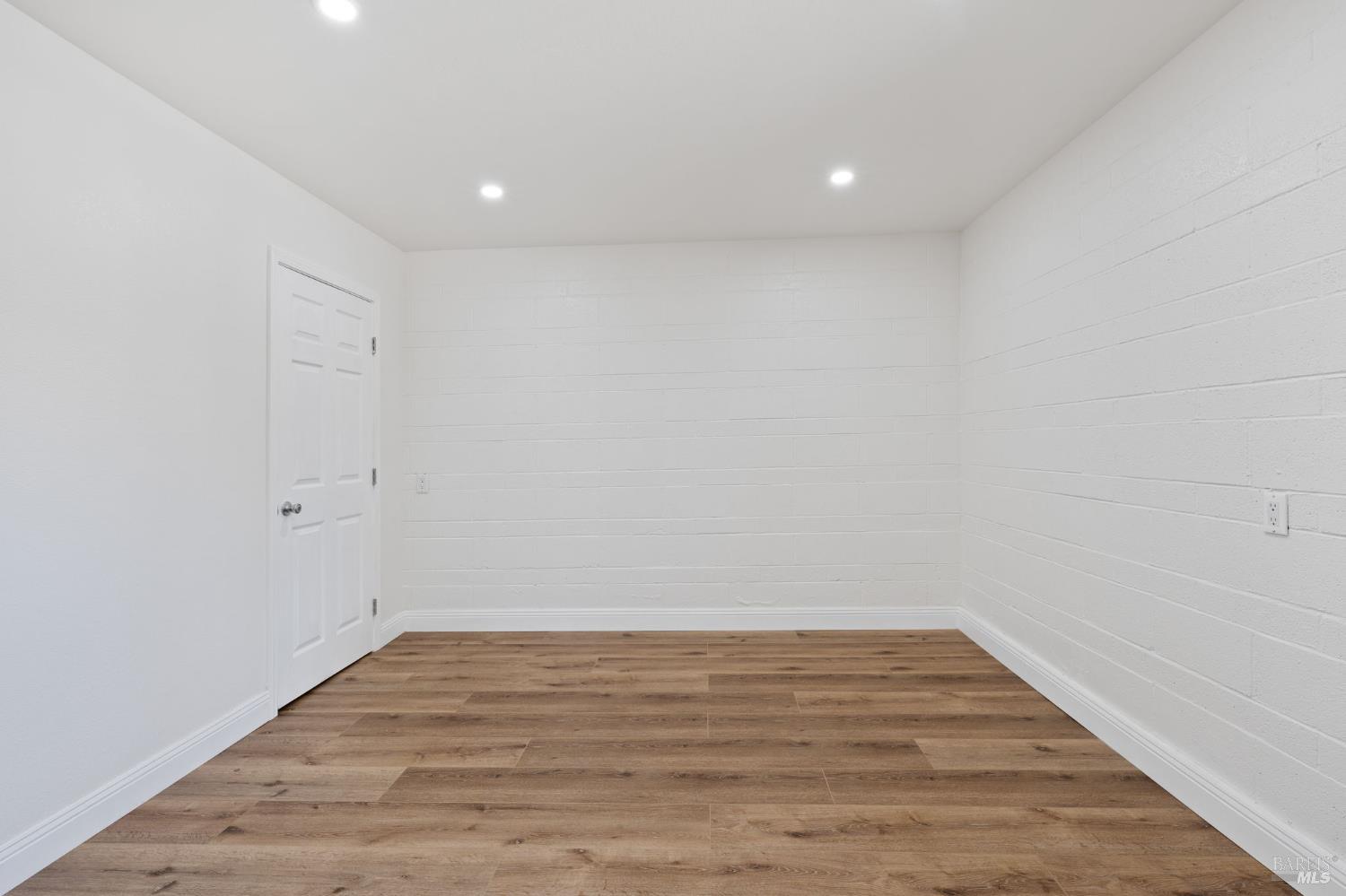 12330 Lakeview Drive