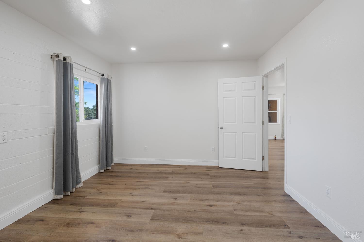12330 Lakeview Drive