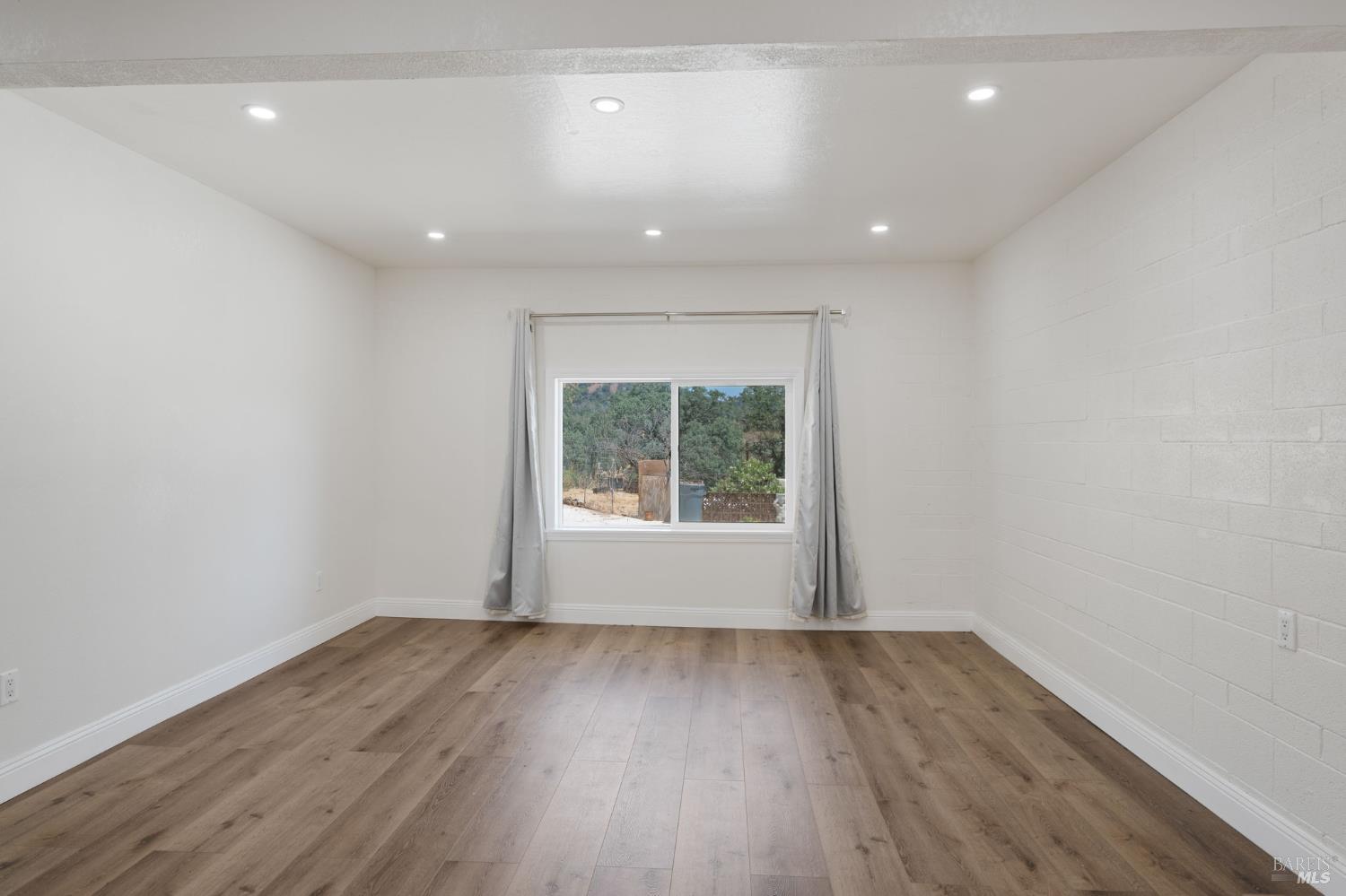 12330 Lakeview Drive