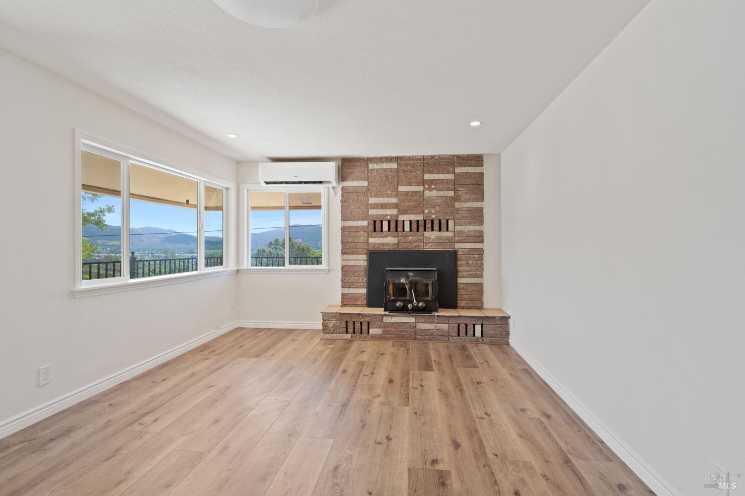 12330 Lakeview Drive