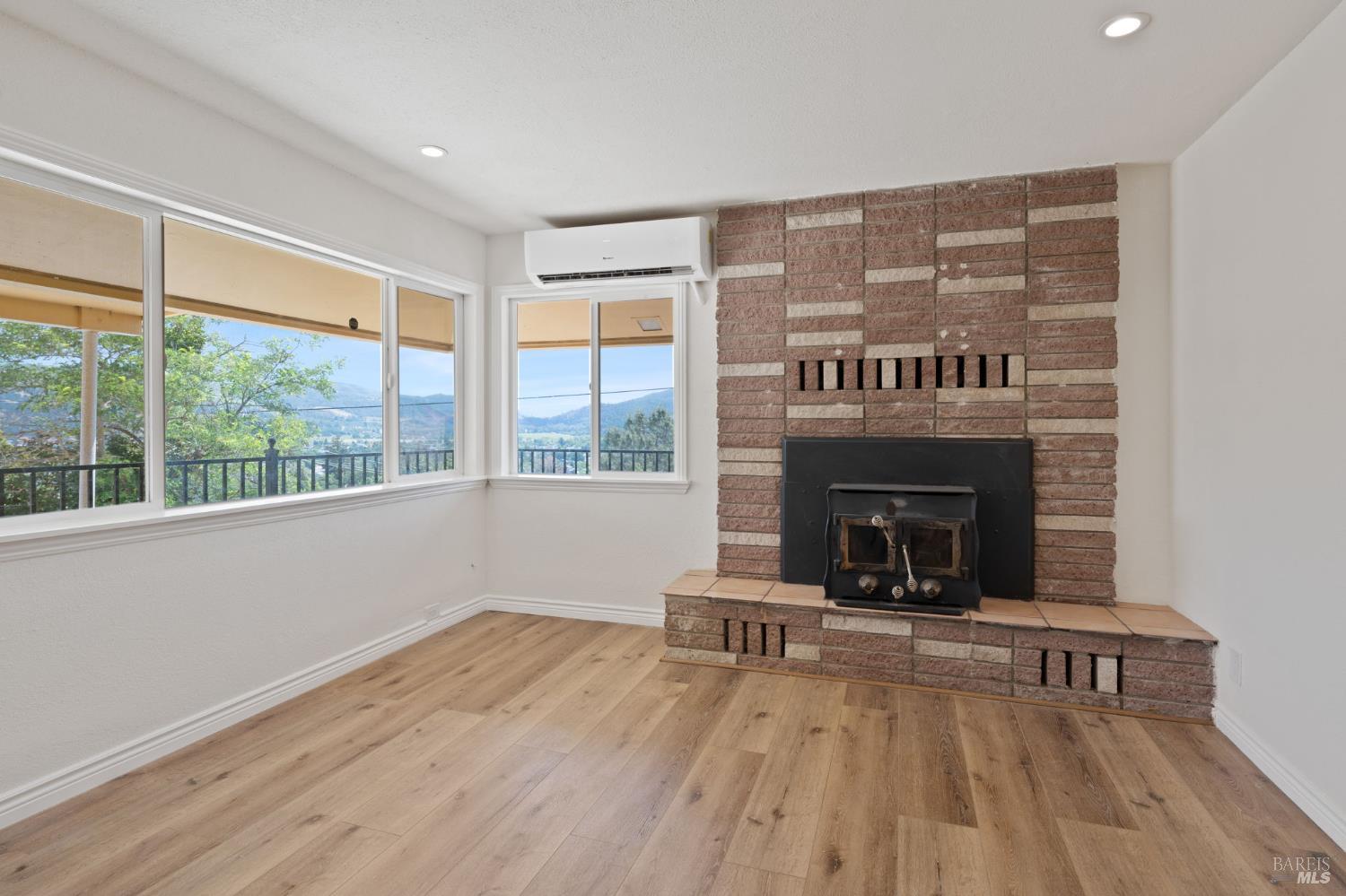 12330 Lakeview Drive