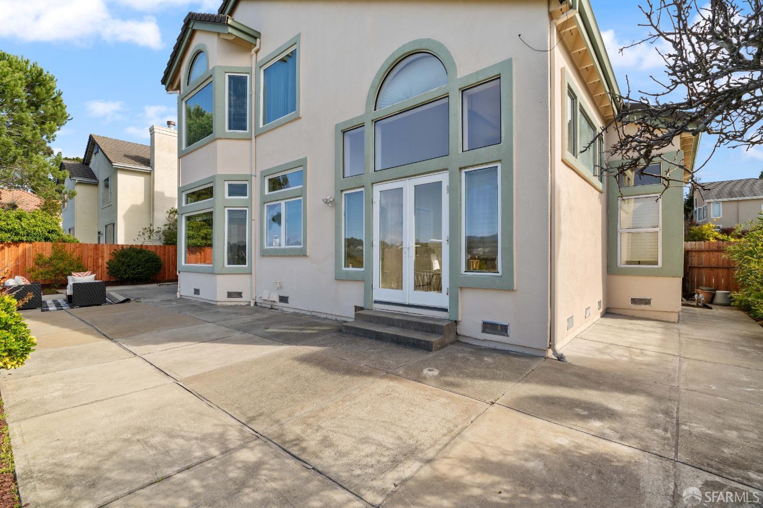 17 Lakewood Circle