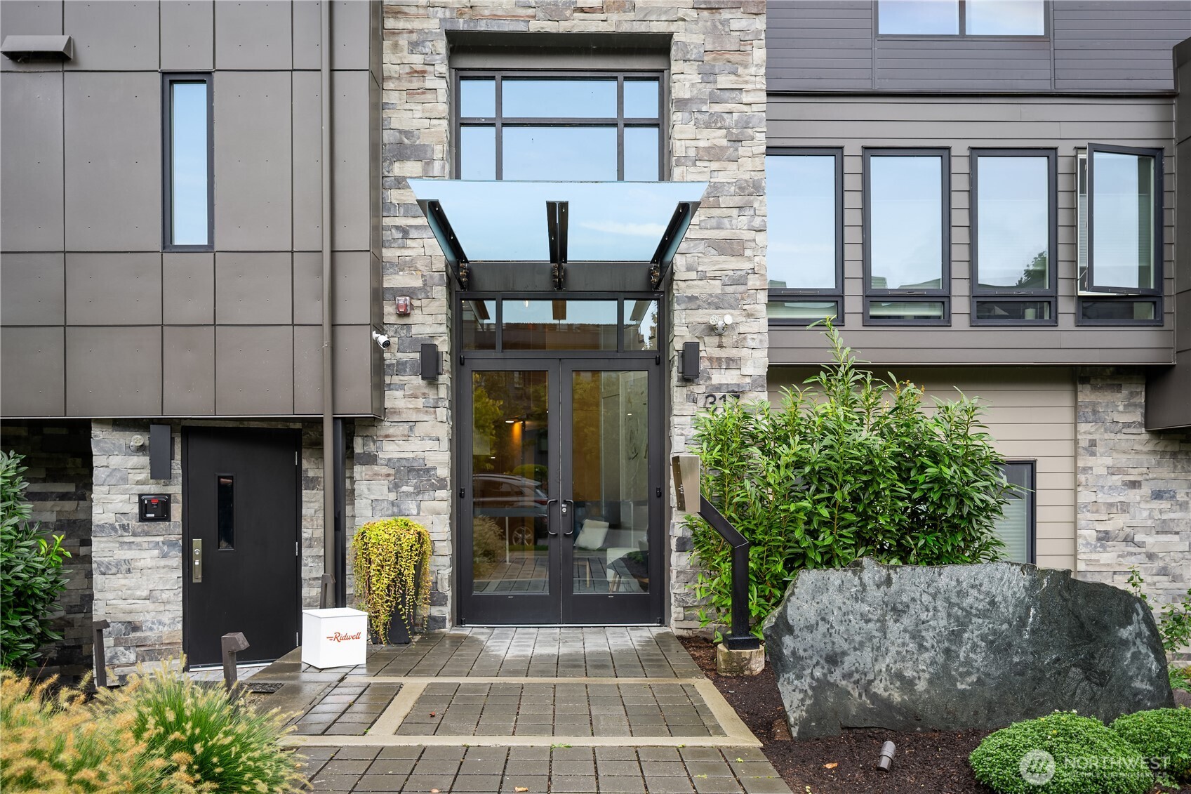 317 5th Avenue Unit: 103