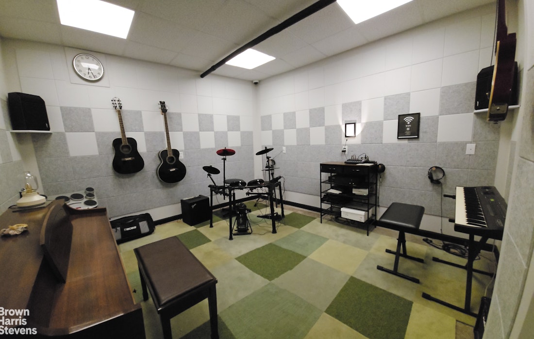 333 E 43RD Street 103