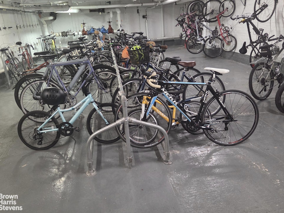 333 E 43RD Street 103