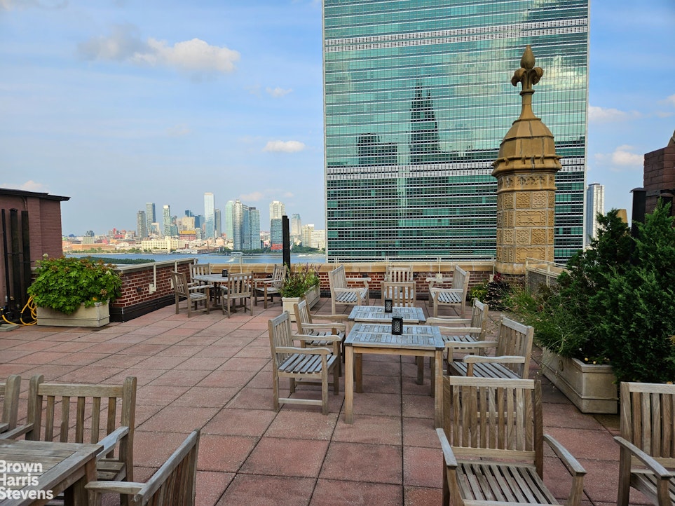 333 E 43RD Street 103