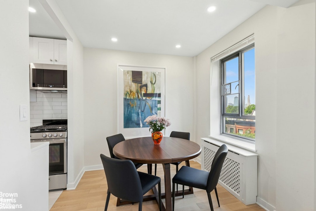 130 8TH Avenue 6E