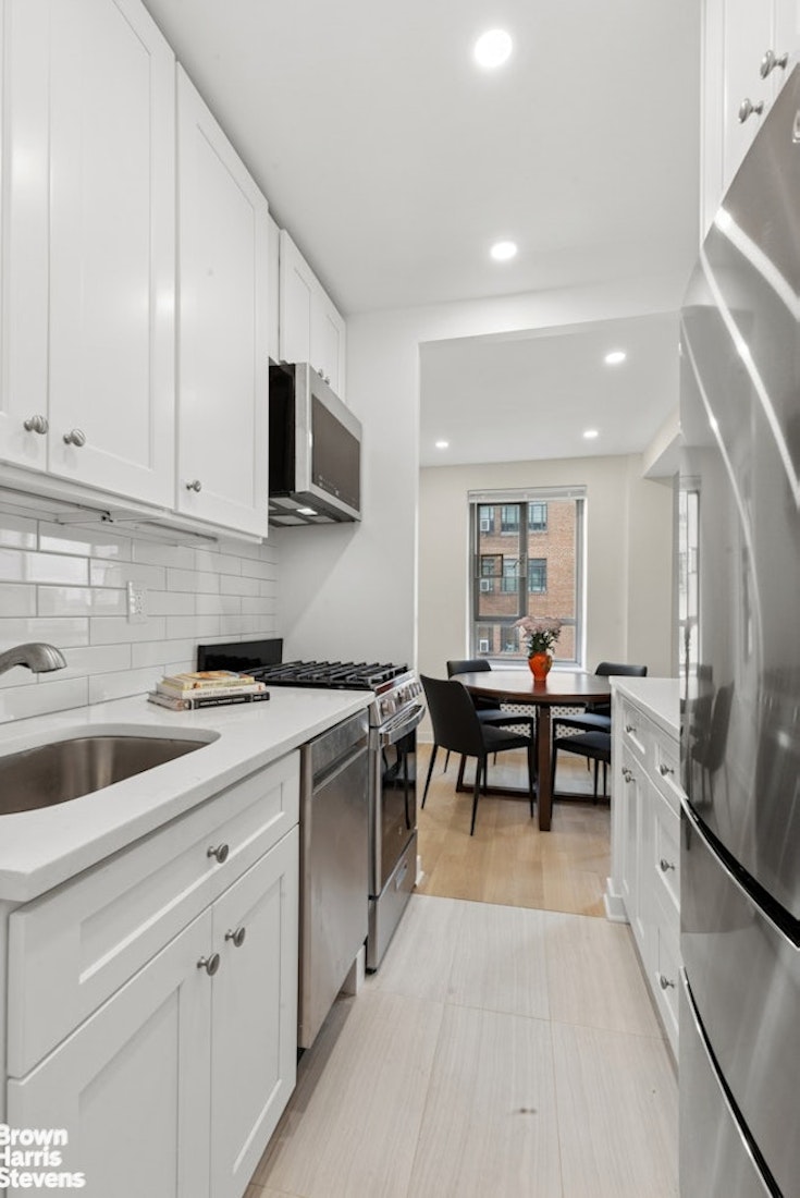 130 8TH Avenue 6E