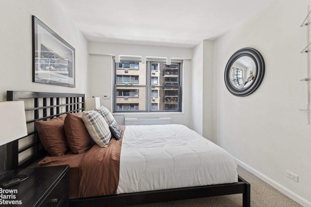 10 W 15TH Street 609