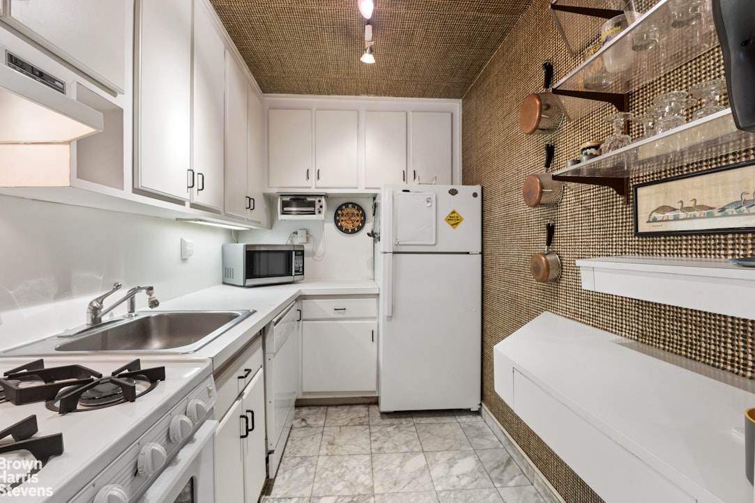 10 W 15TH Street 609
