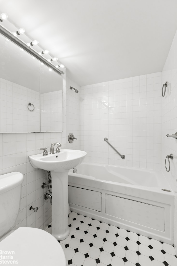 16 W 16TH Street 14MN