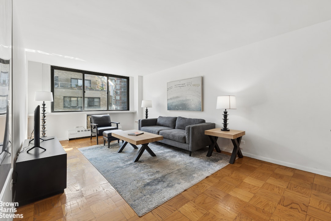 16 W 16TH Street 14MN