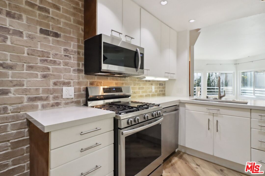 1160 Granville Ave Unit: 104