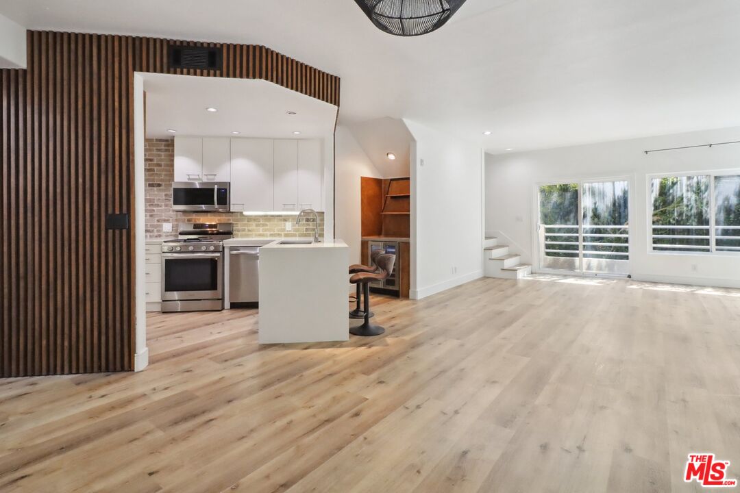 1160 Granville Ave Unit: 104