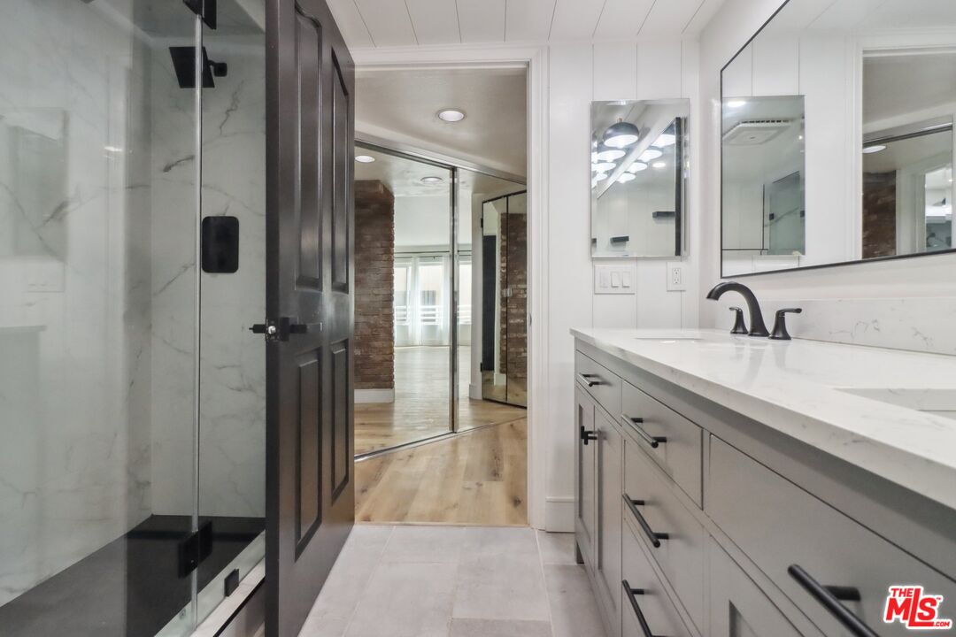 1160 Granville Ave Unit: 104