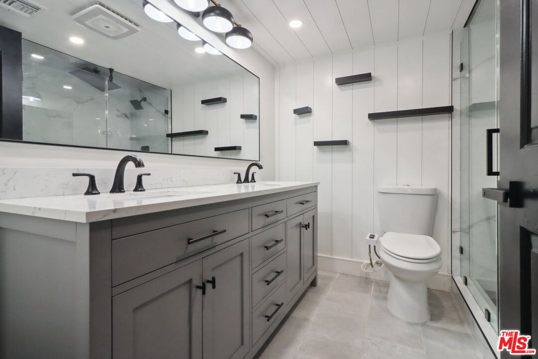 1160 Granville Ave Unit: 104