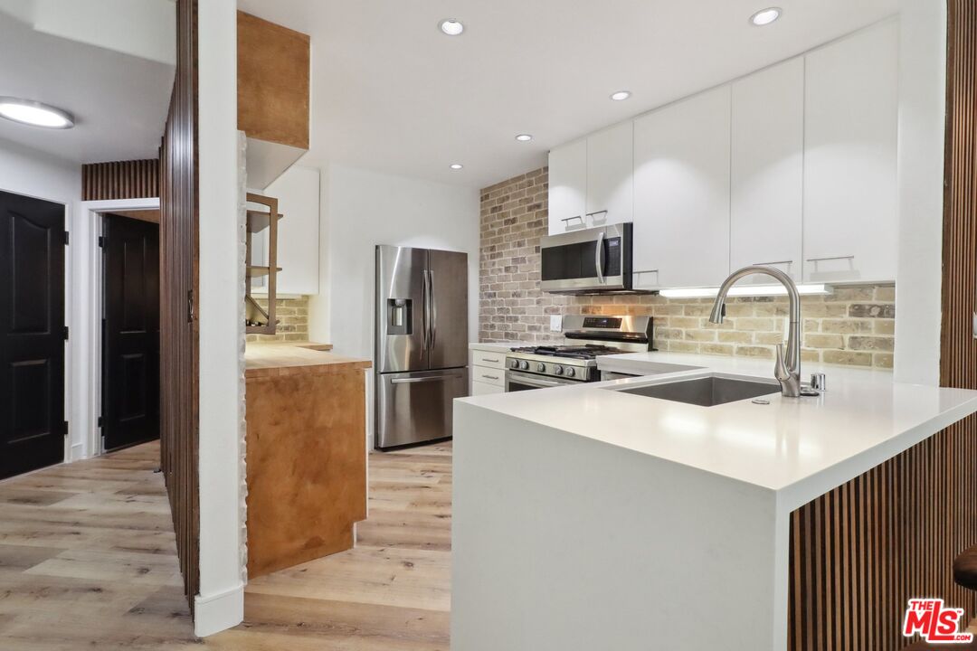 1160 Granville Ave Unit: 104