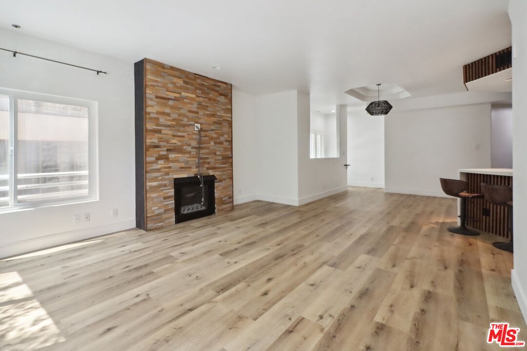 1160 Granville Ave Unit: 104