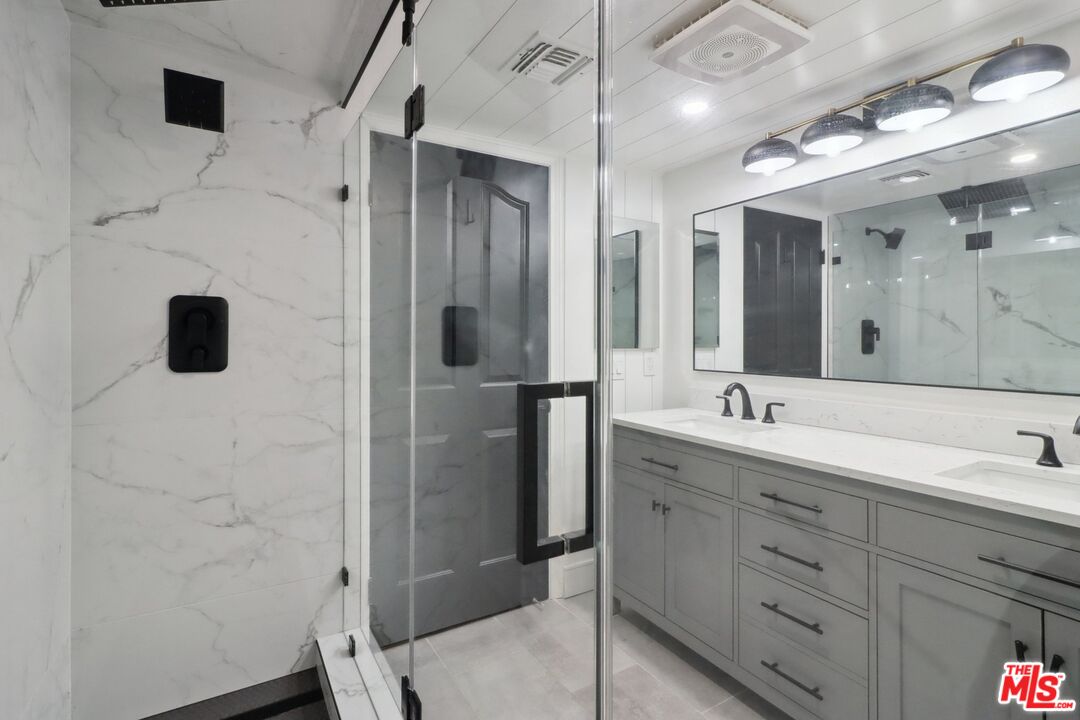 1160 Granville Ave Unit: 104