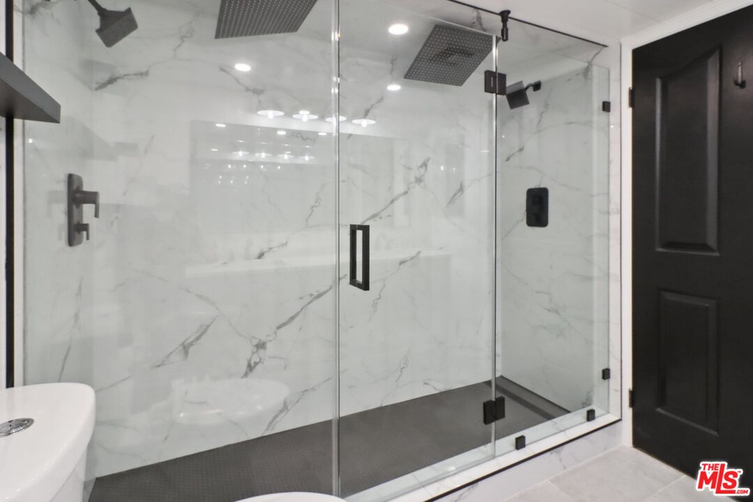 1160 Granville Ave Unit: 104