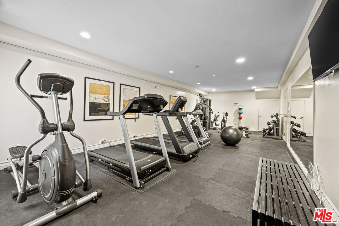 118 S Clark Dr Unit: 302