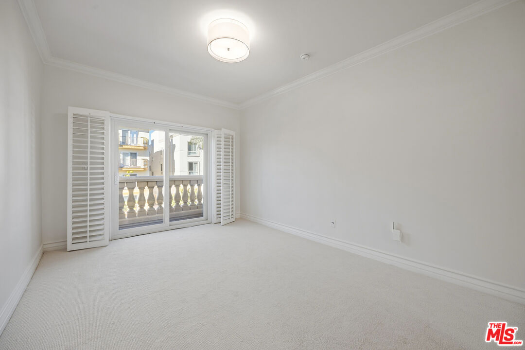 118 S Clark Dr Unit: 302