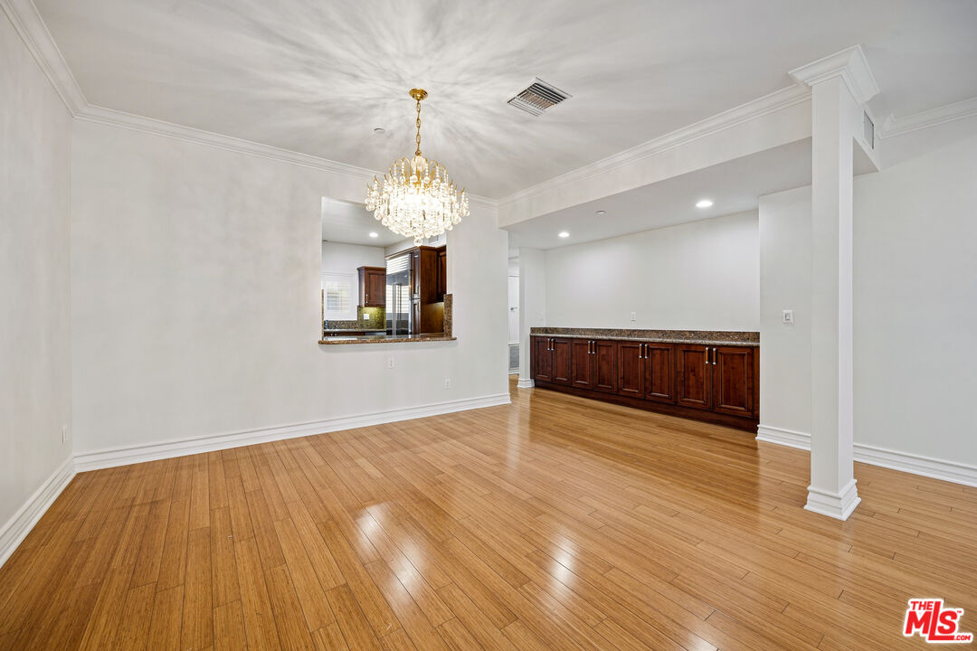 118 S Clark Dr Unit: 302