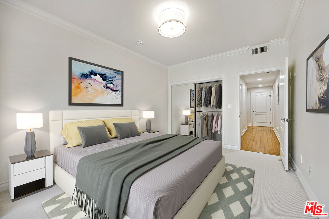 118 S Clark Dr Unit: 302