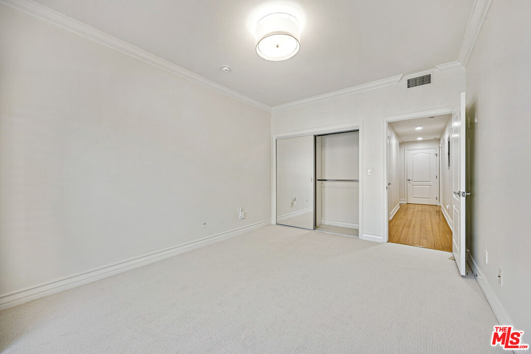 118 S Clark Dr Unit: 302