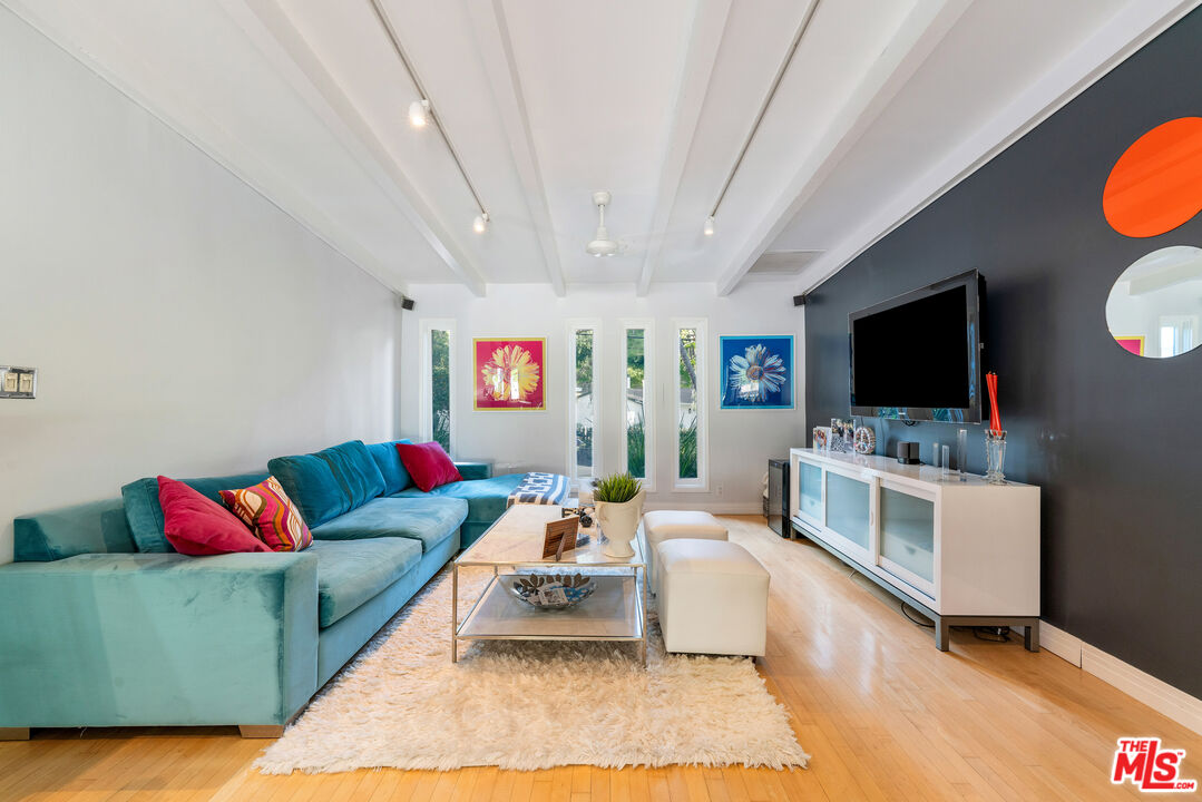 4858 Topeka Dr