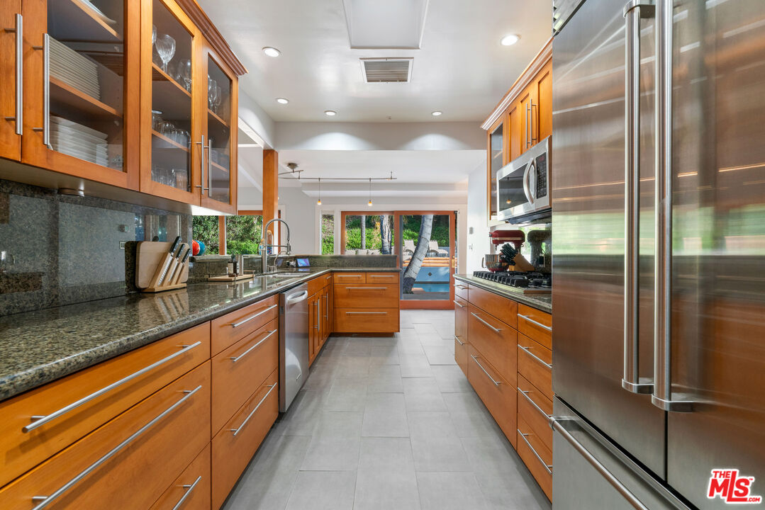 4858 Topeka Dr