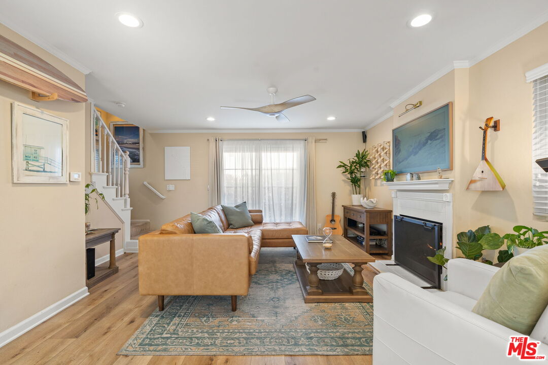 359 Termino Ave